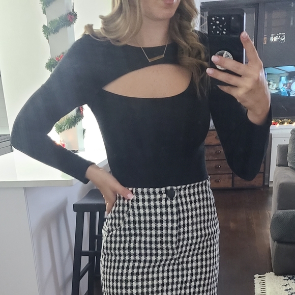 ASTR cutout black bodysuit - Picture 4 of 4